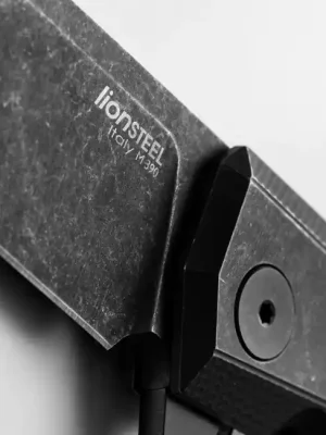 Cenově Výhodný Lionsteel Myto je hi-tech EDC zavírací celočerný nůž s čepelí z ocele M390 s klipem na opasek MYTO MT01B BW