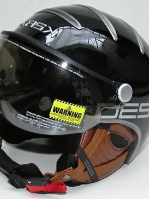 Pouze Dnes Lyžařská helma se štítem Kask Class black