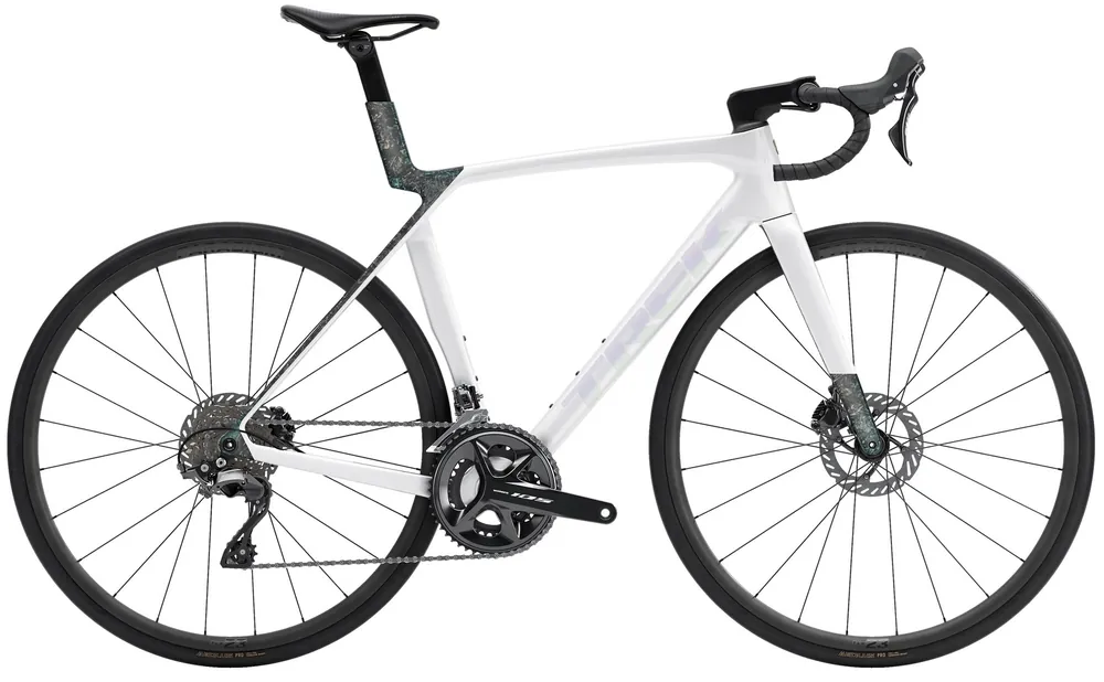 Zlevněný Silniční kolo Madone SL 5 Gen 8 Gloss Crystal White/Matte Deep Smoke