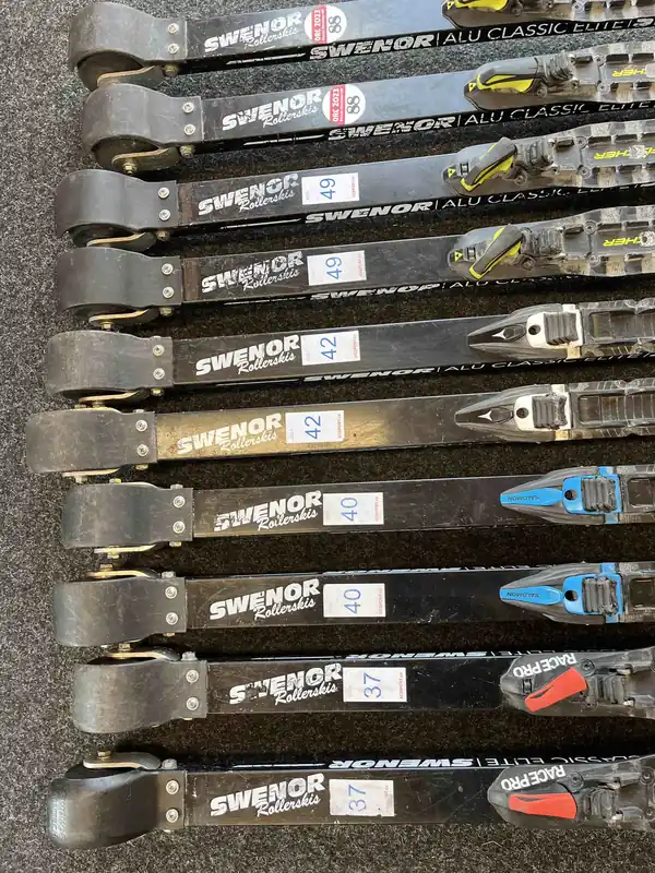 Omezená Nabídka SWENOR ALU CLASSIC ELITE 3+3, klasické kolečkové lyže, s vázáním NNN, použité "C"